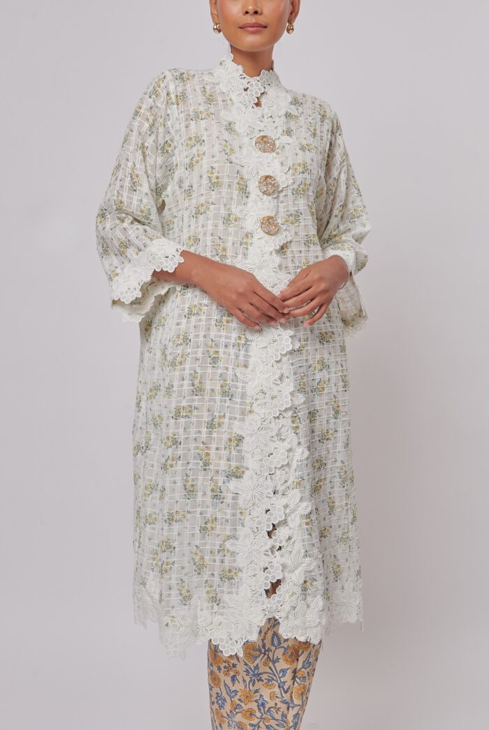 KEBAYA WAN NEN TOP IN WHITE
