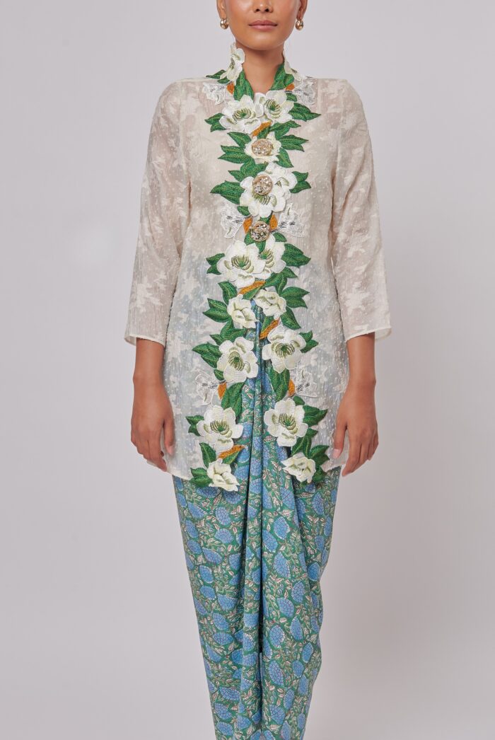 KEBAYA CHOR TOP IN WHITE