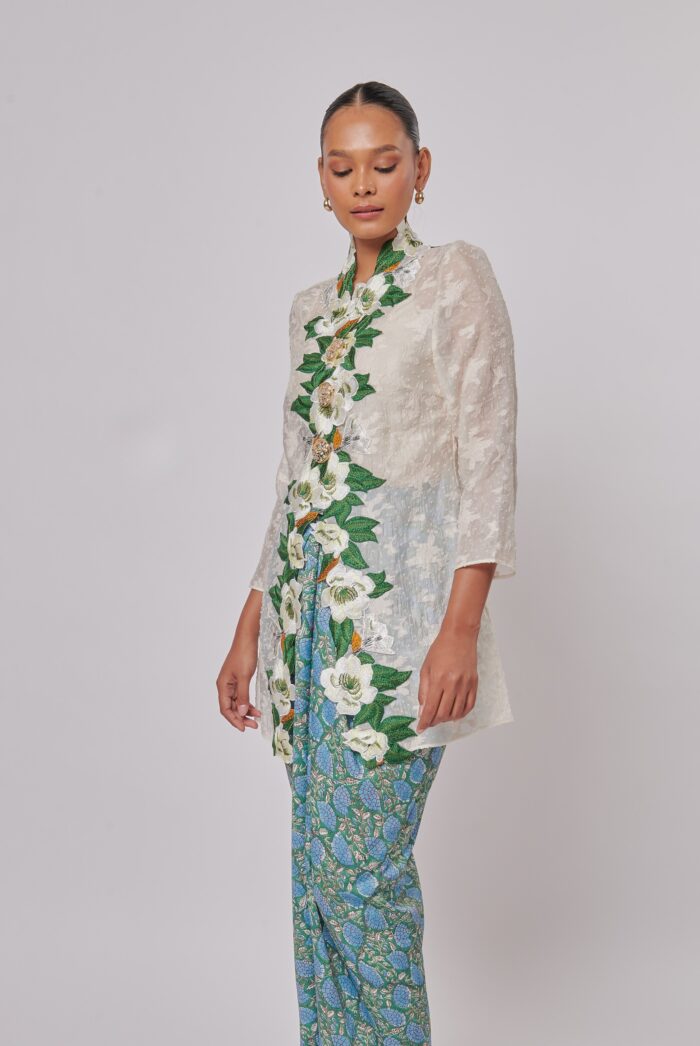 KEBAYA CHOR TOP IN WHITE - Image 2