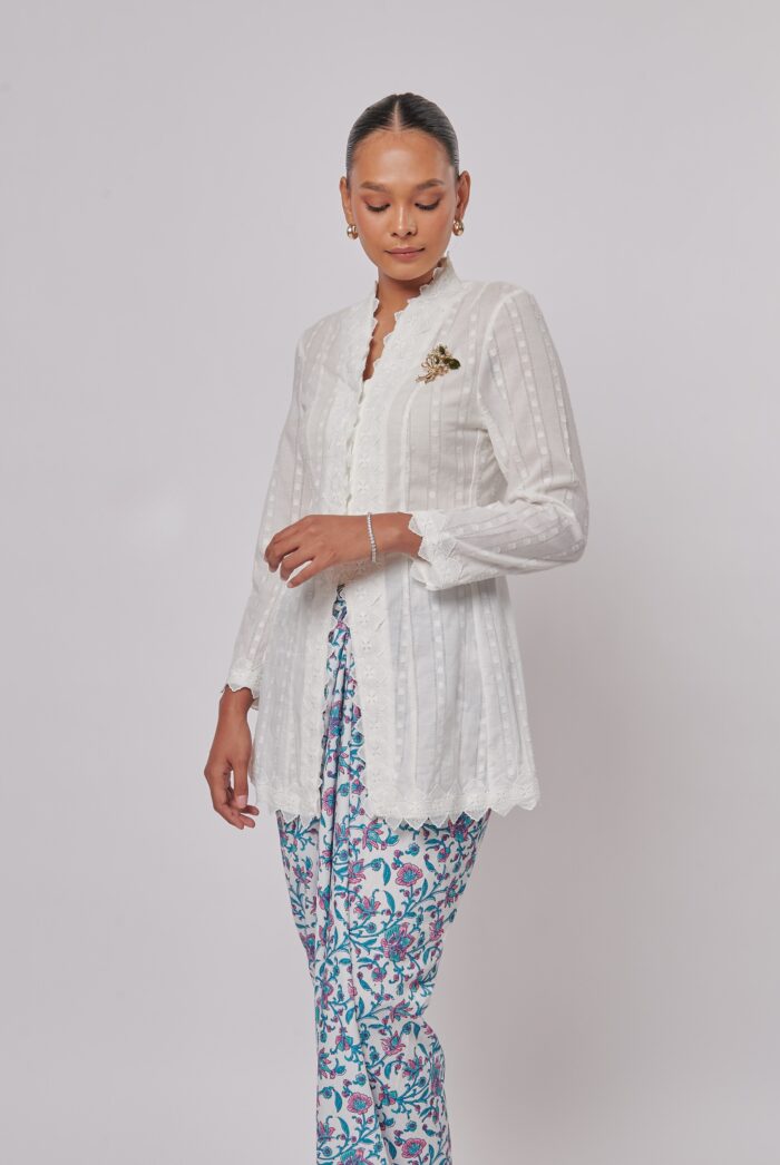 KEBAYA WAN CHIK TOP IN WHITE - Image 3