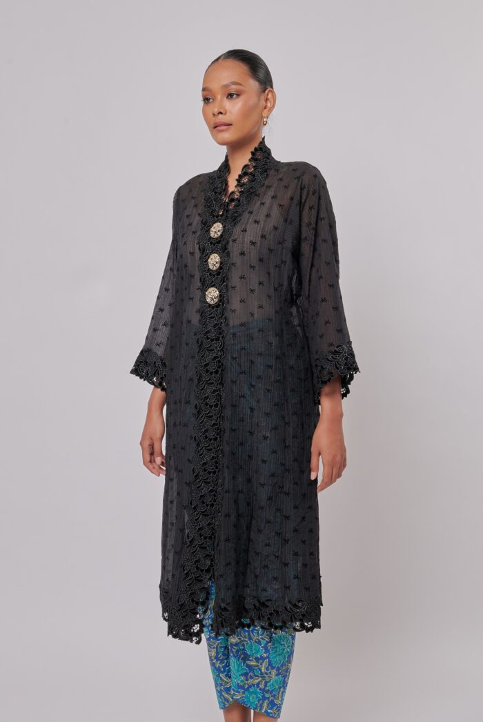 KEBAYA WAN NEN TOP IN BLACK - Image 2