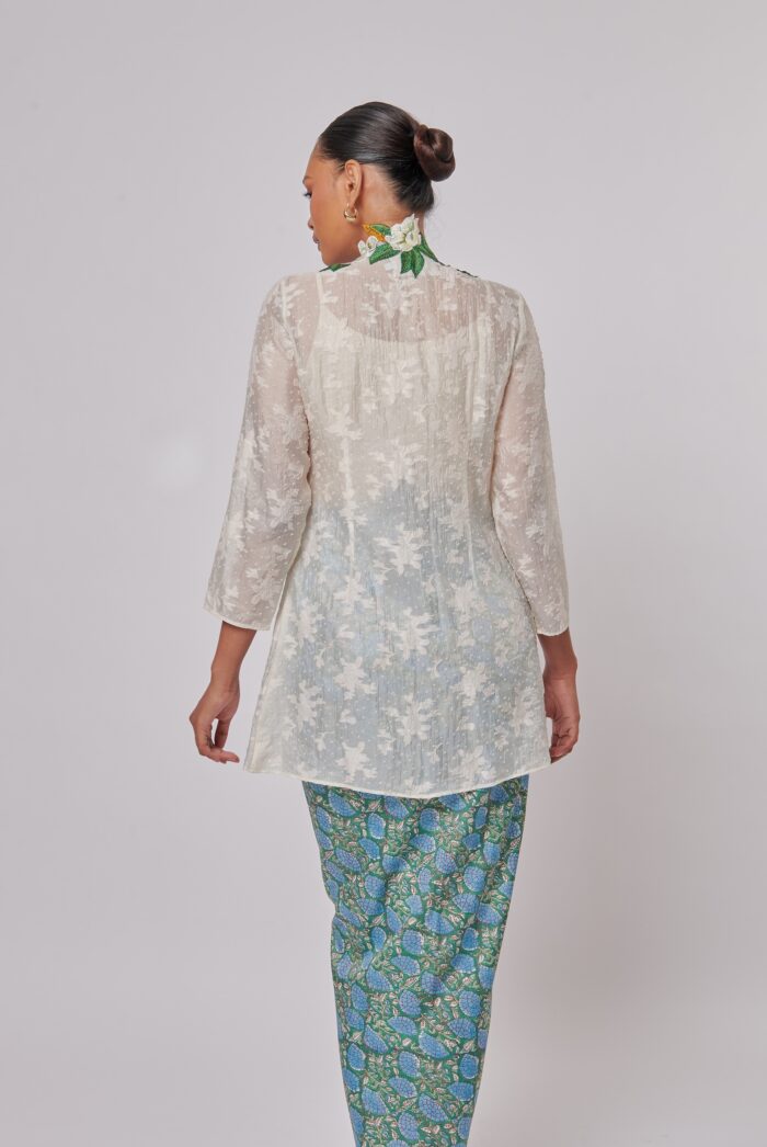 KEBAYA CHOR TOP IN WHITE - Image 3