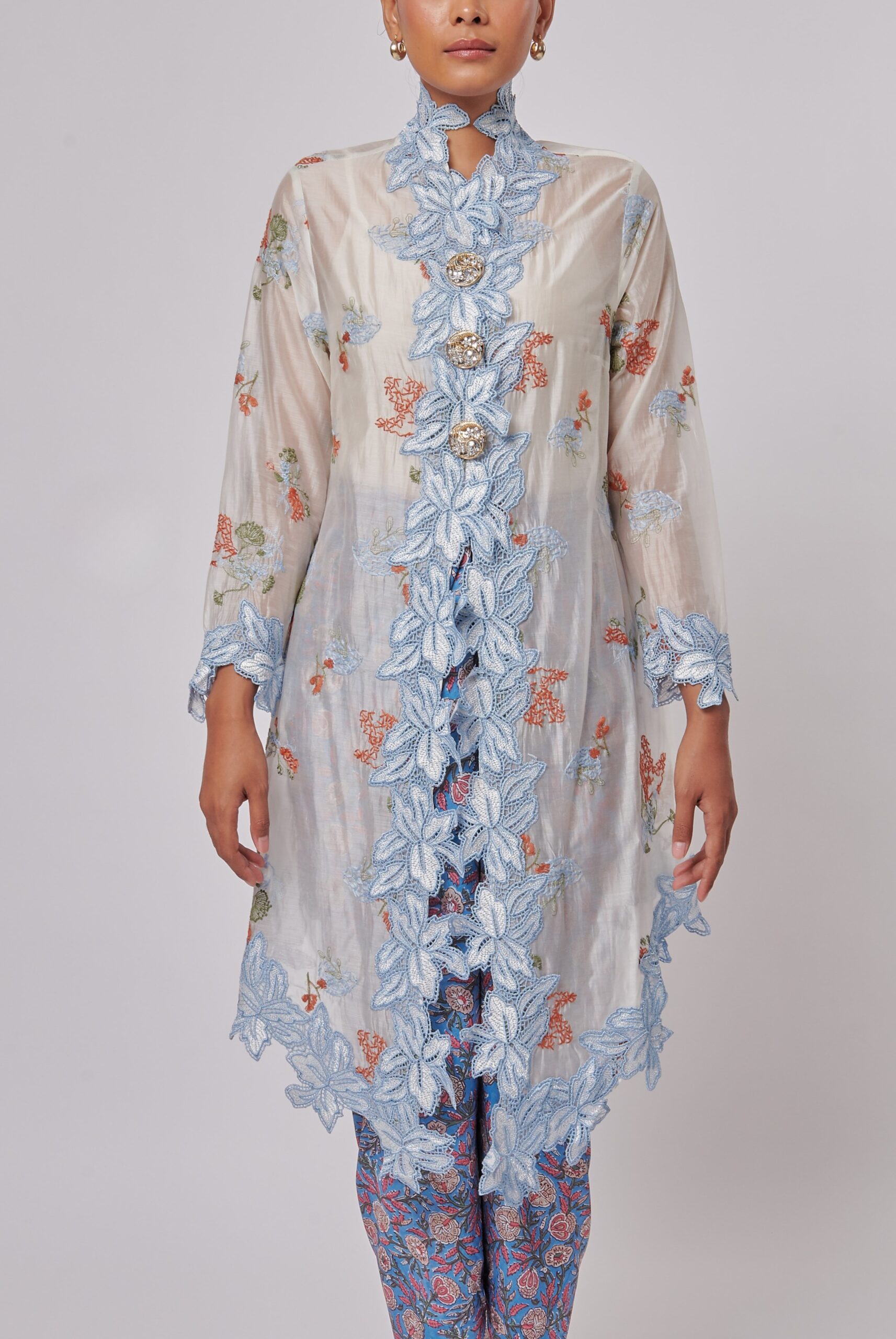 PRE-ORDER CLOSED : KEBAYA CIKGU ANOM TOP IN WHITE