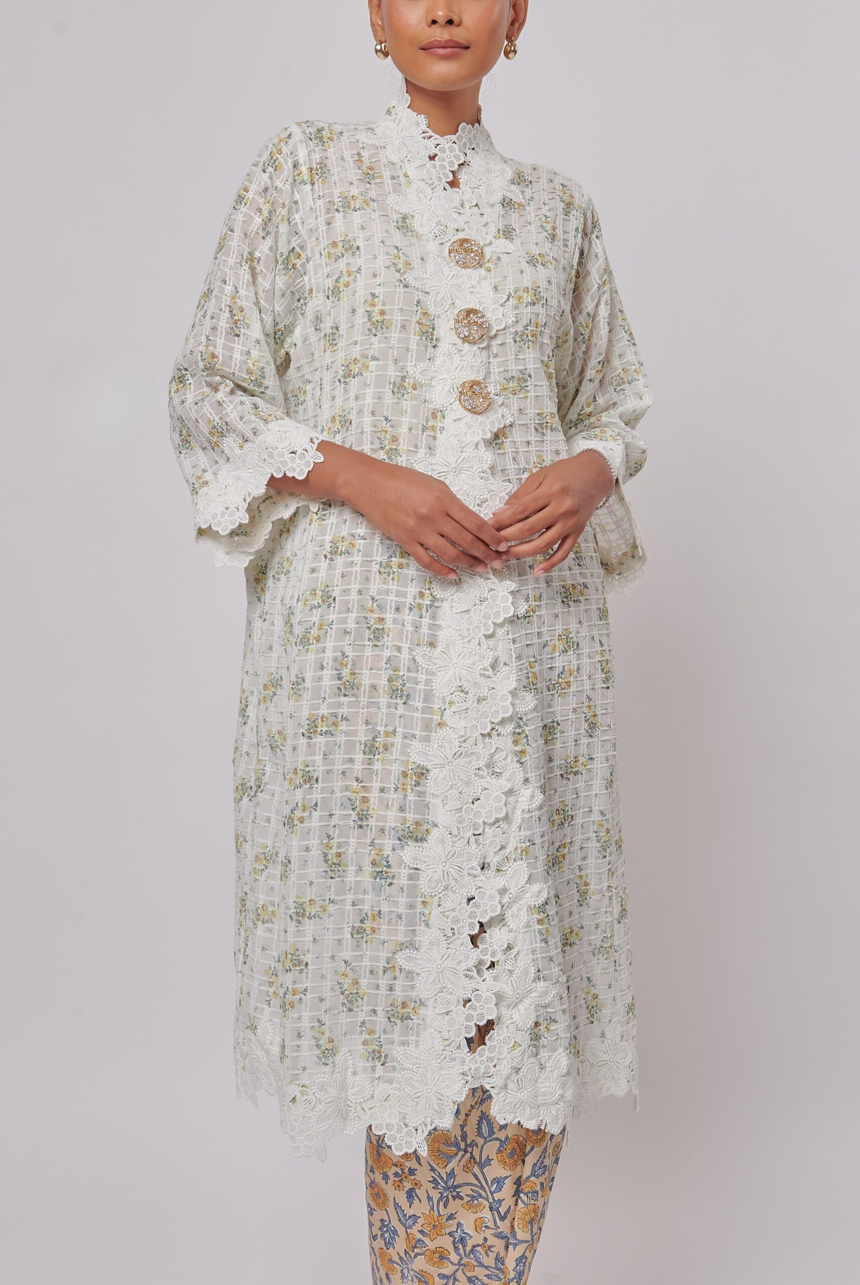 KEBAYA WAN NEN TOP IN WHITE