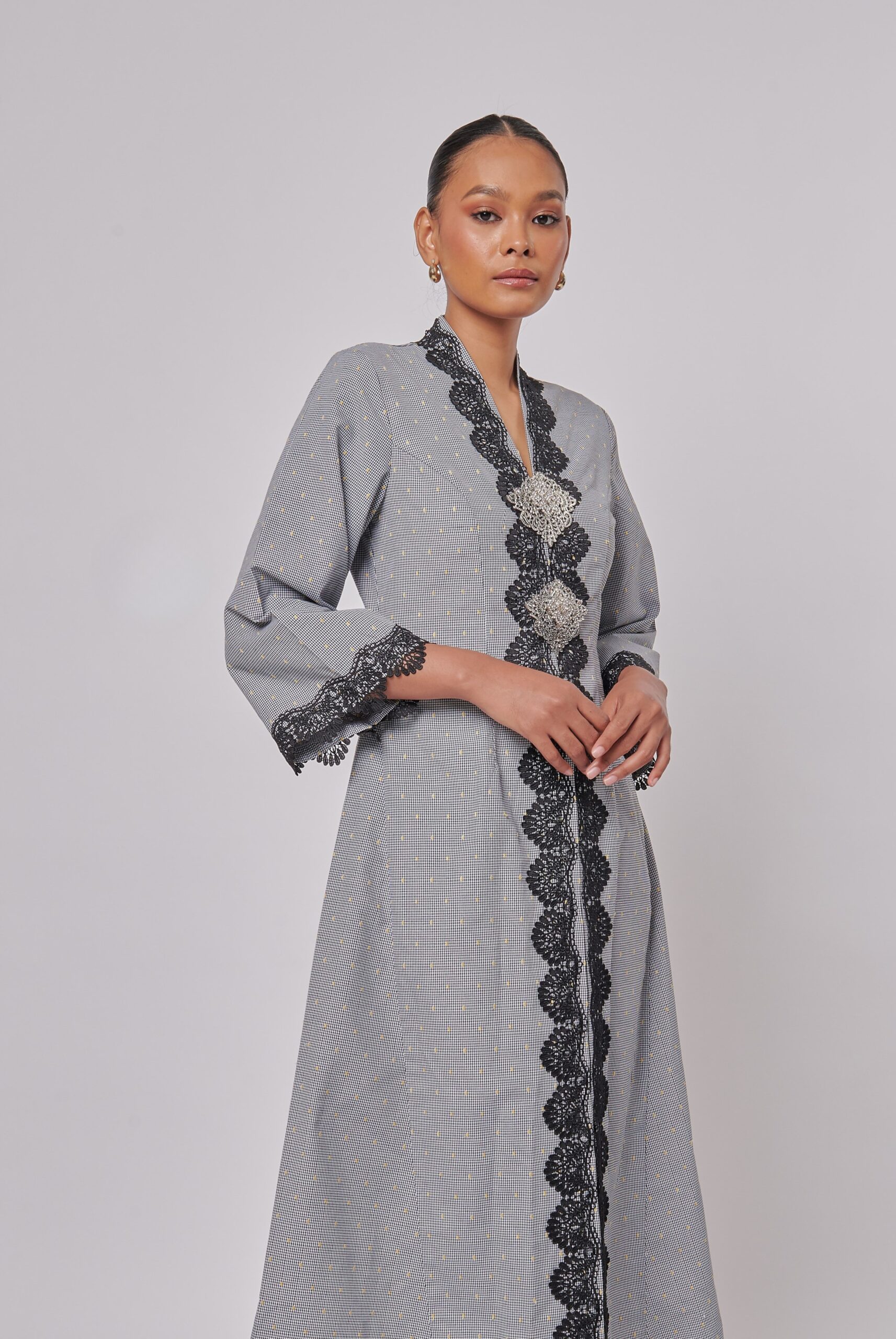 KEBAYA SARI PELANGI TOP IN BLACK - Image 2