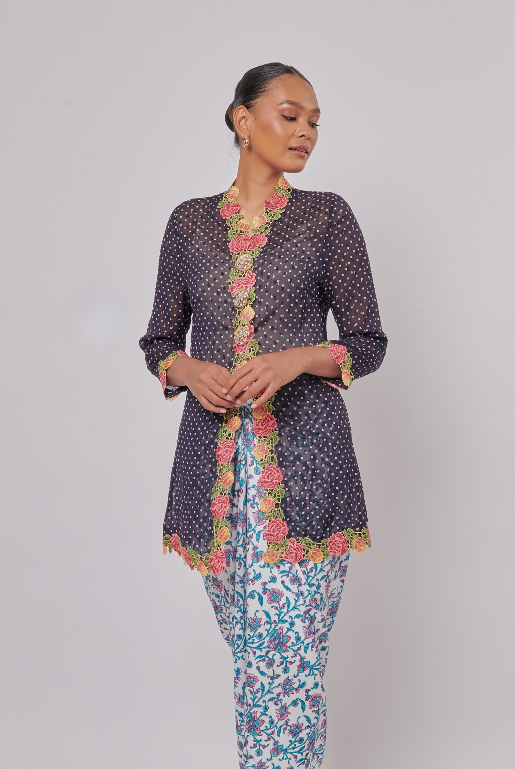 KEBAYA CHOR TOP IN BLUE - Image 2