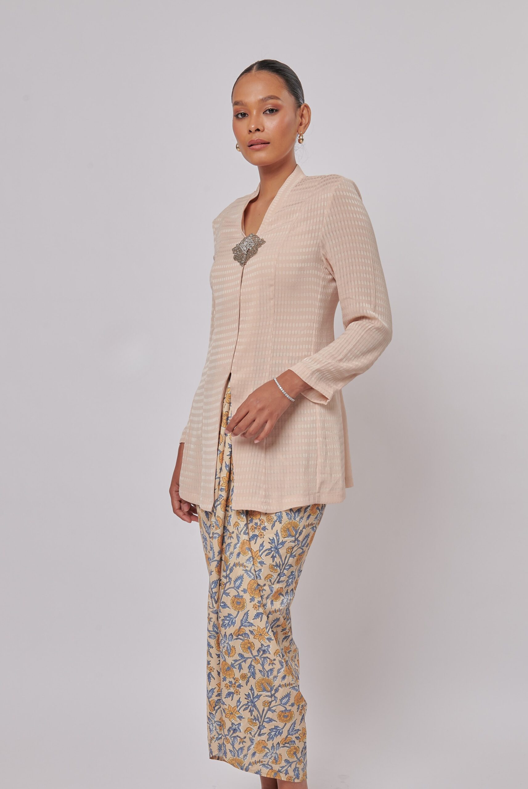 KEBAYA WAN CHIK TOP IN NUDE - Image 2