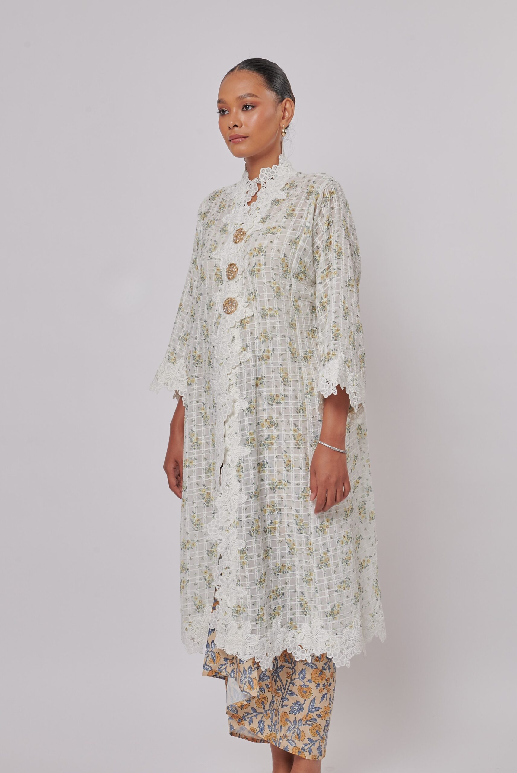 KEBAYA WAN NEN TOP IN WHITE - Image 2