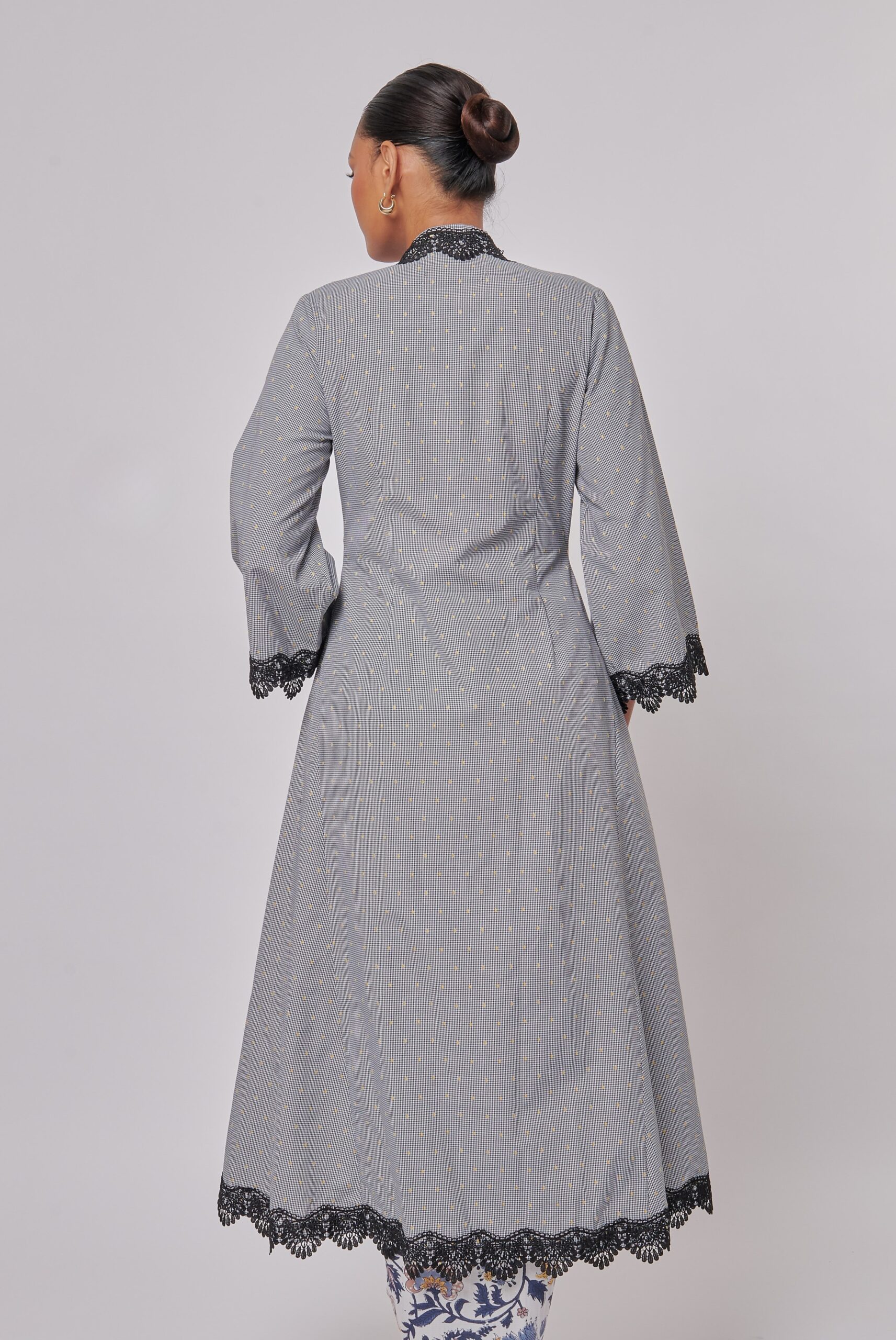 KEBAYA SARI PELANGI TOP IN BLACK - Image 3