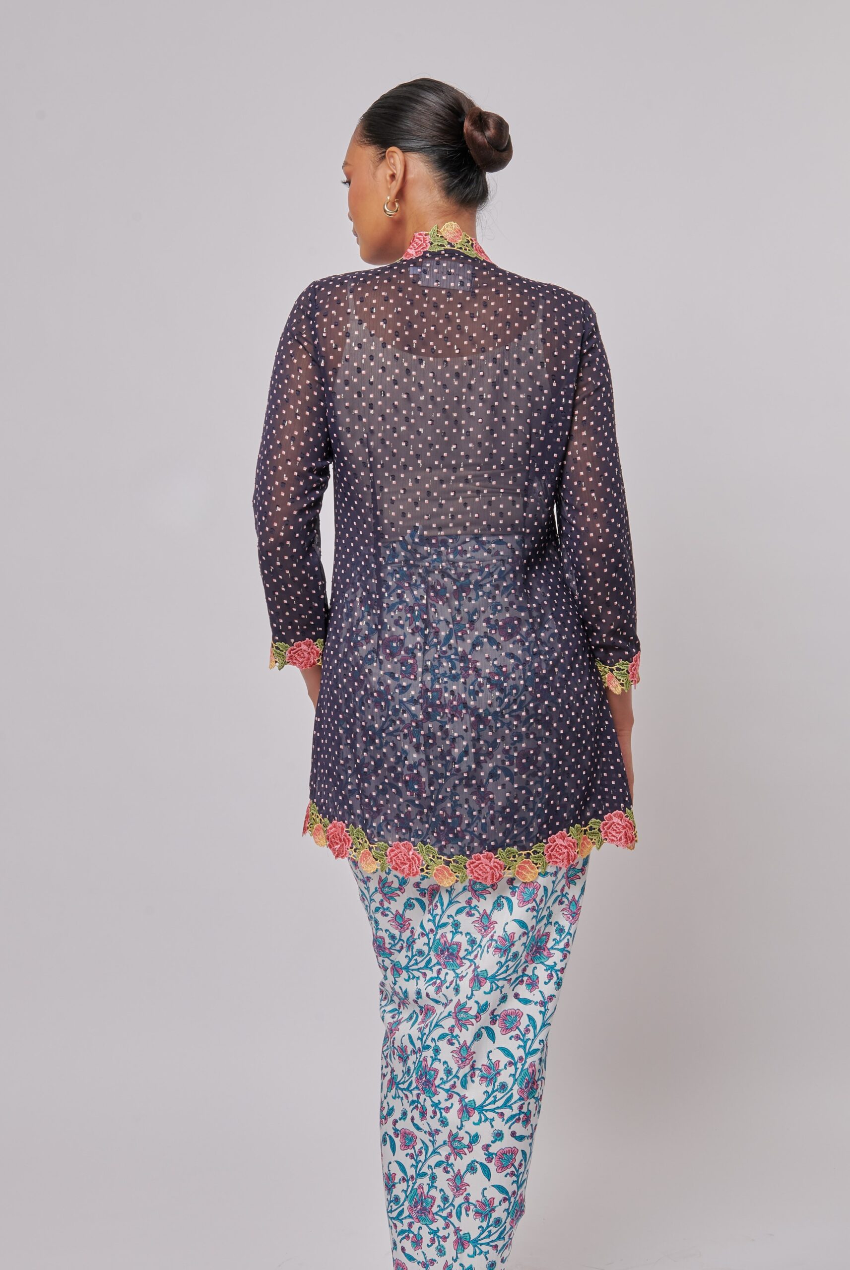 KEBAYA CHOR TOP IN BLUE - Image 3