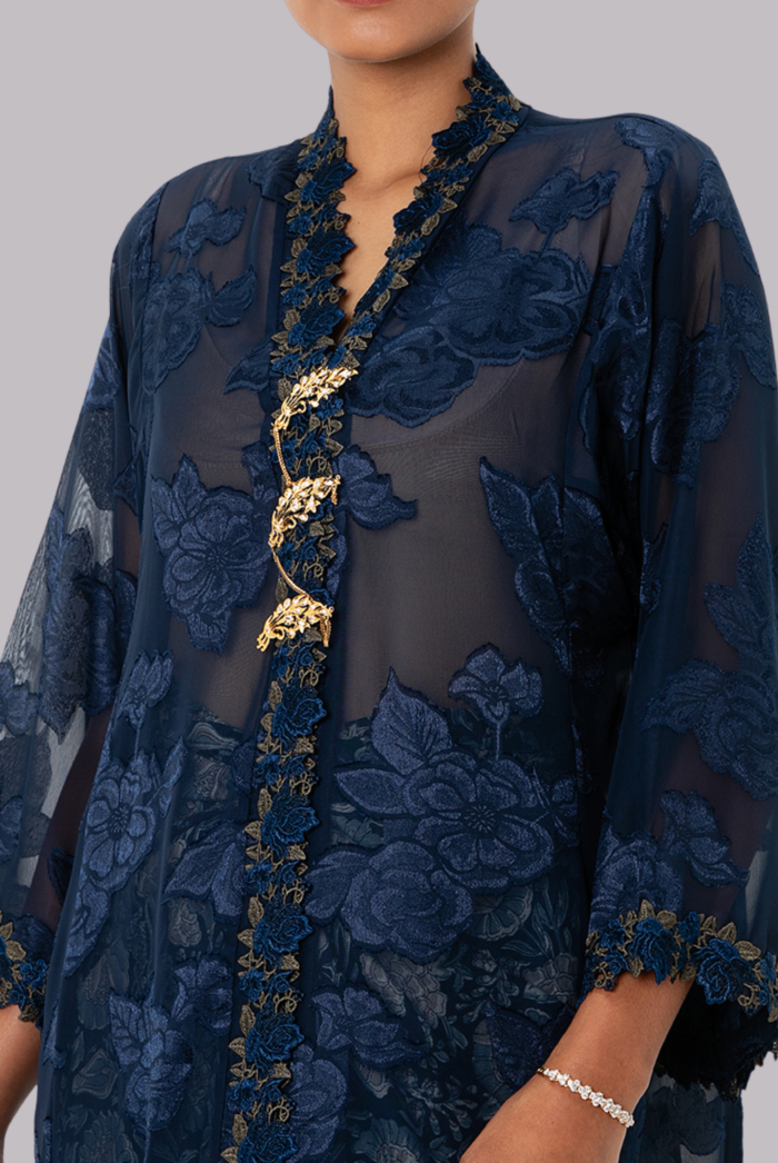 PRE-ORDER CLOSED : KEBAYA WAN NEN TOP IN BLUE - Image 2