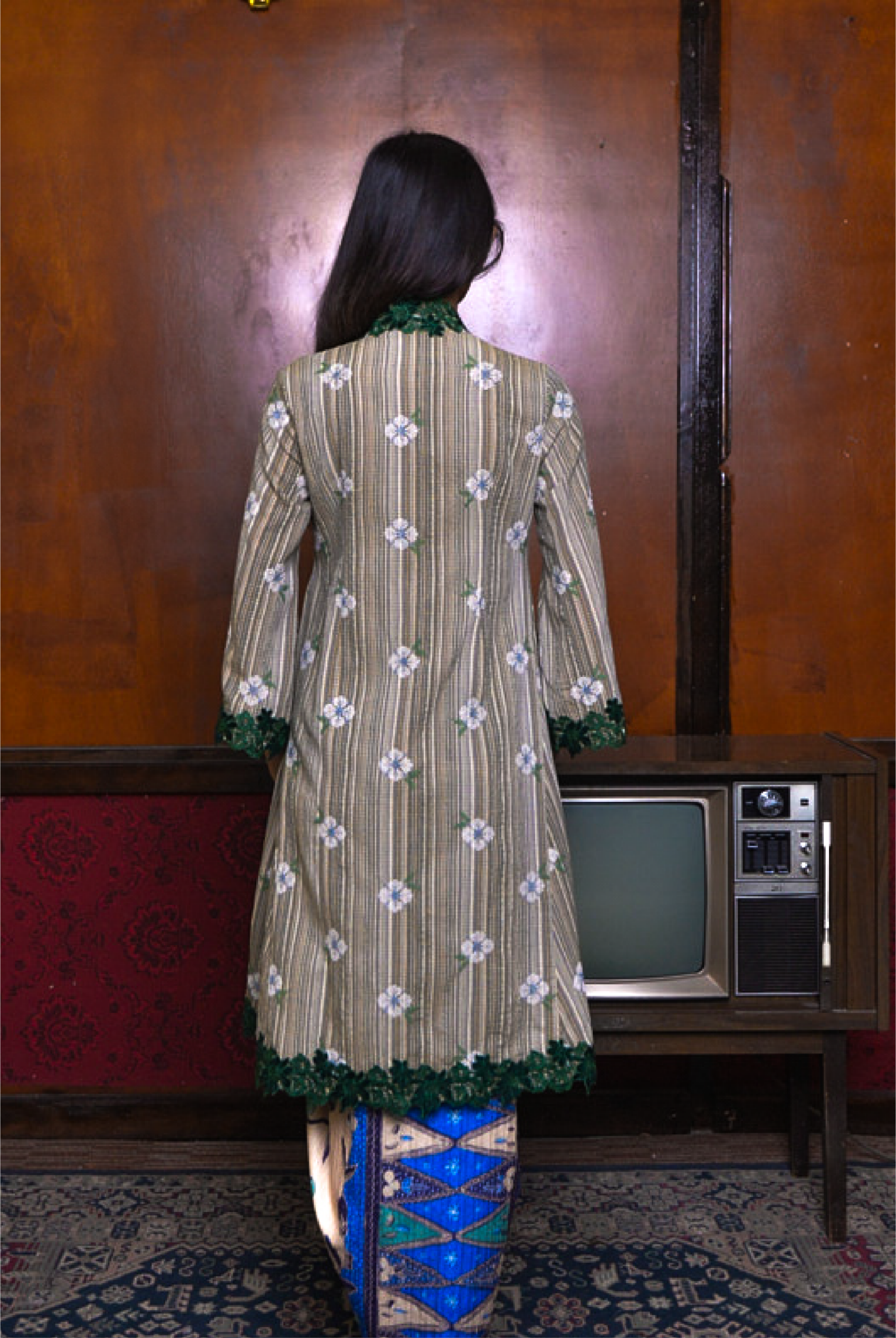 KEBAYA SETENGAH CIK WA IN EARTHY BROWN - Image 3