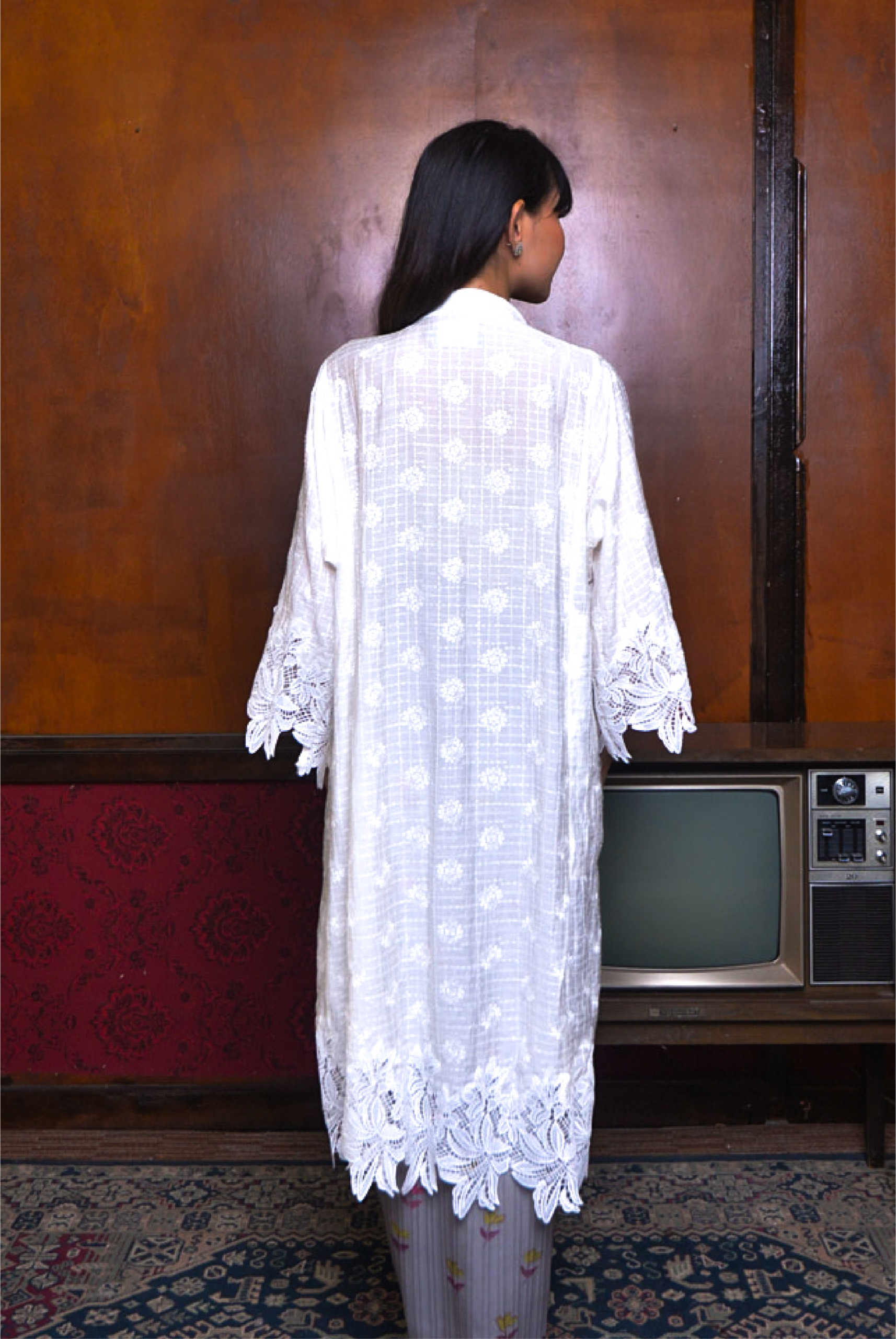 KEBAYA WAN NEN TOP IN WHITE - Image 3