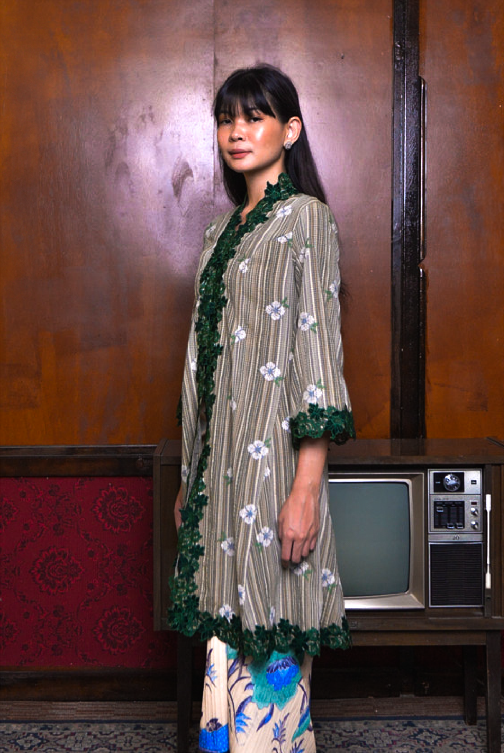 KEBAYA SETENGAH CIK WA IN EARTHY BROWN