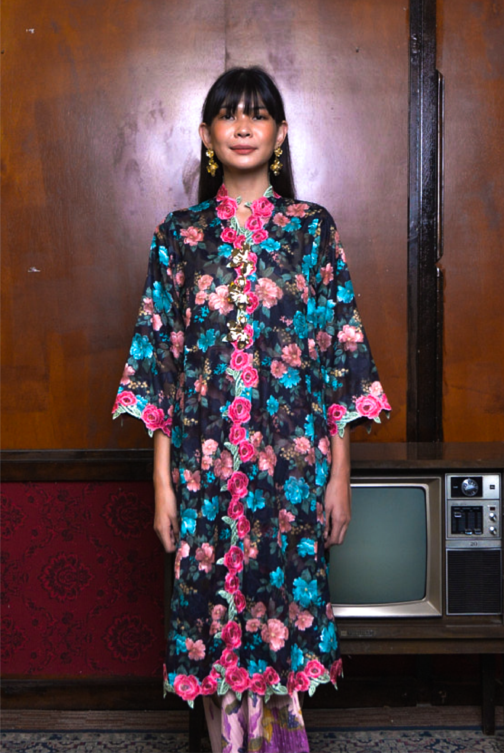 KEBAYA WAN NEN TOP IN BLACK - Image 2