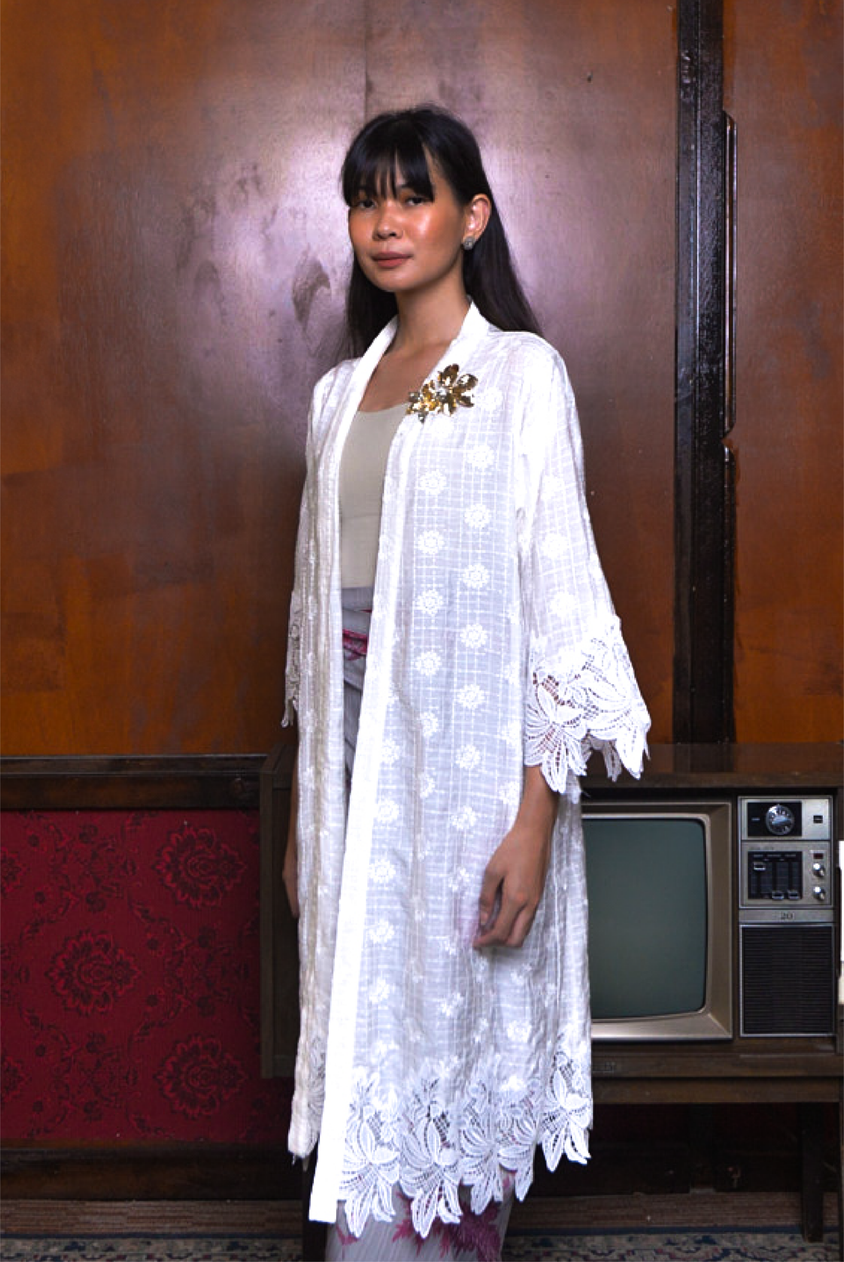 KEBAYA WAN NEN TOP IN WHITE