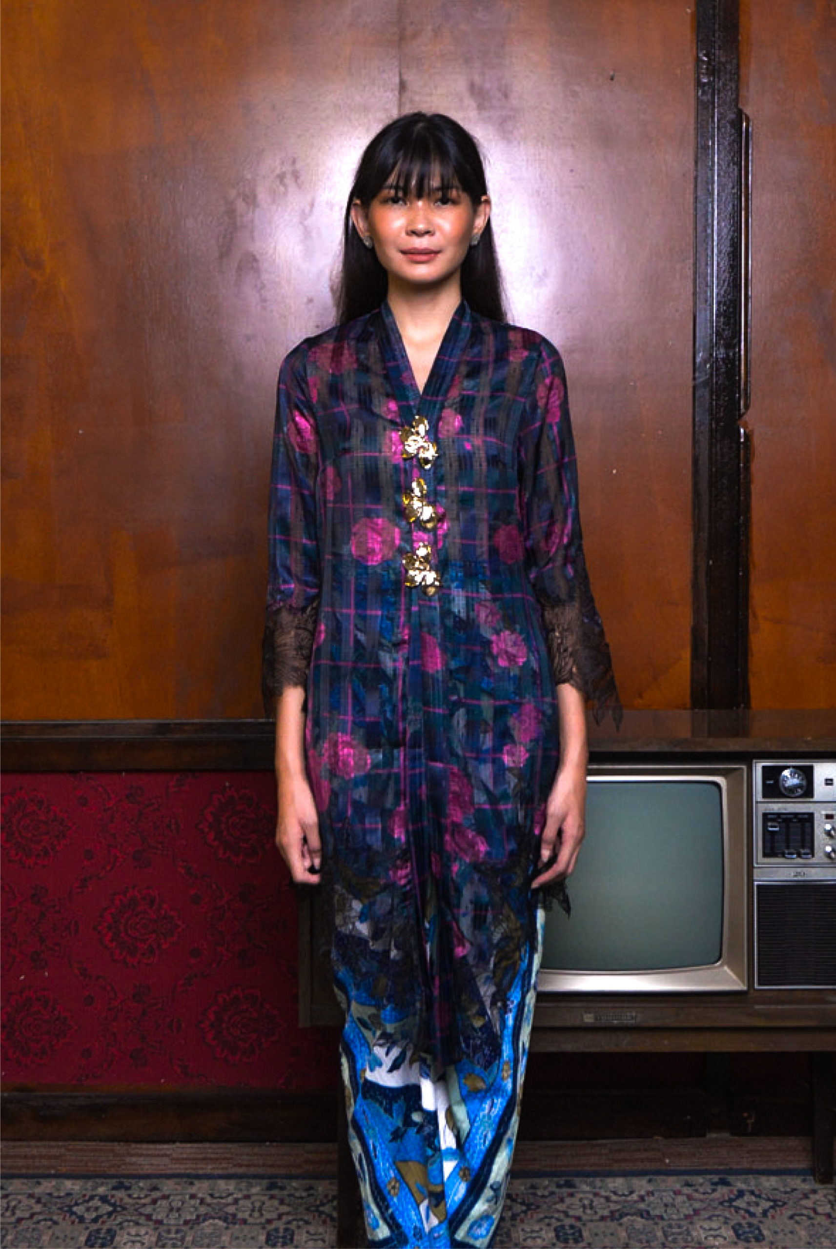 KEBAYA CIKGU ANOM TOP IN DARK EMERALD - Image 2