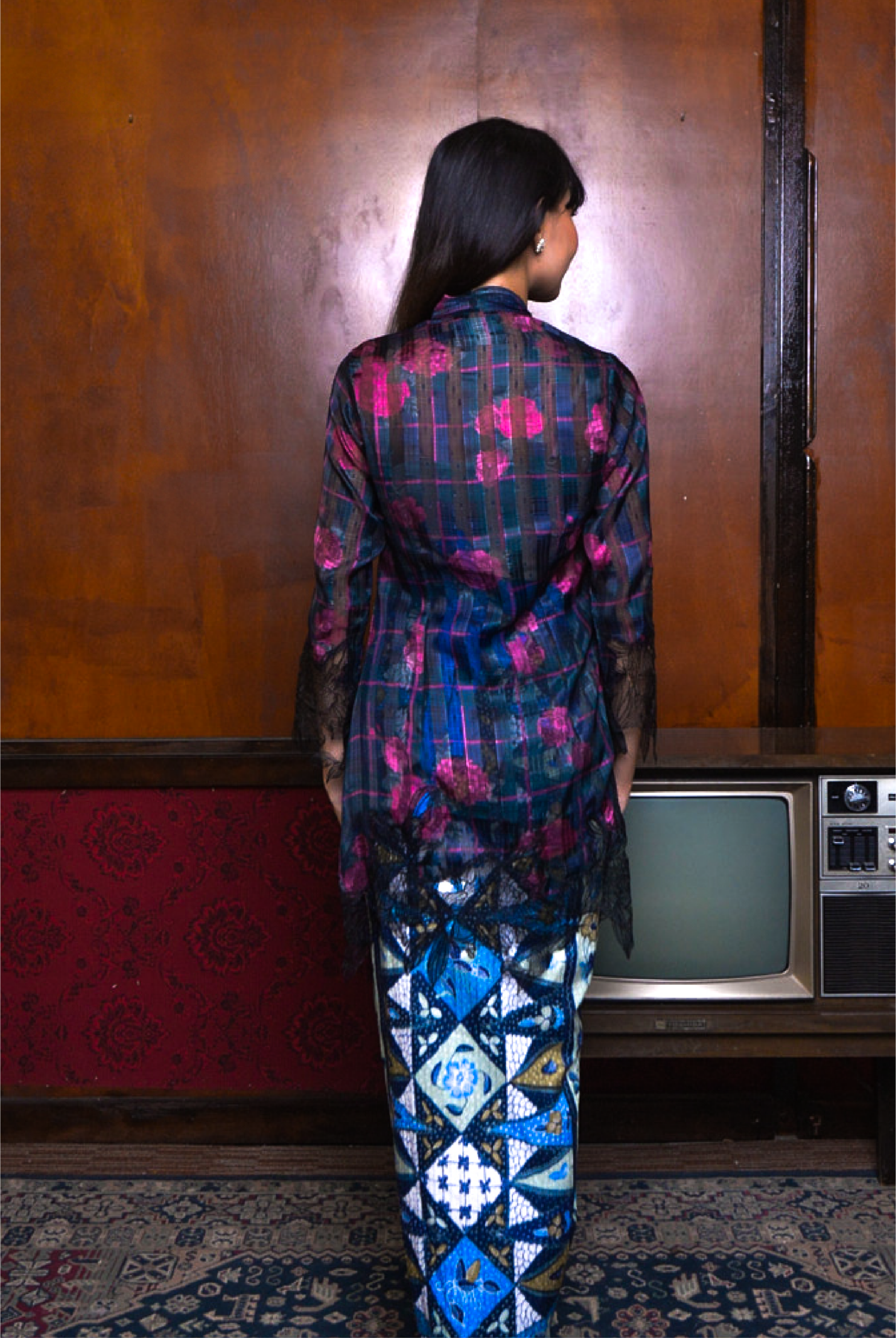 KEBAYA CIKGU ANOM TOP IN DARK EMERALD - Image 3